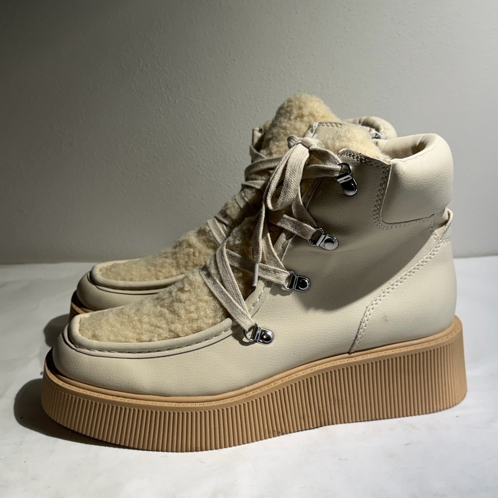 Like new Dolce Vita Women's Jasmin Lace-Up Platform Wedge Booties size 8.5
